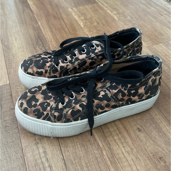 Steve Madden Emmi Leopard Print Platform Sneakers - Picture 4 of 4